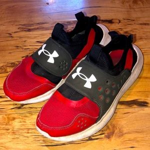 Gently worn boys size 5.5 Under Armour shoes
